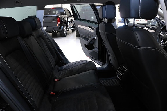 Volkswagen Passat 16 of 27