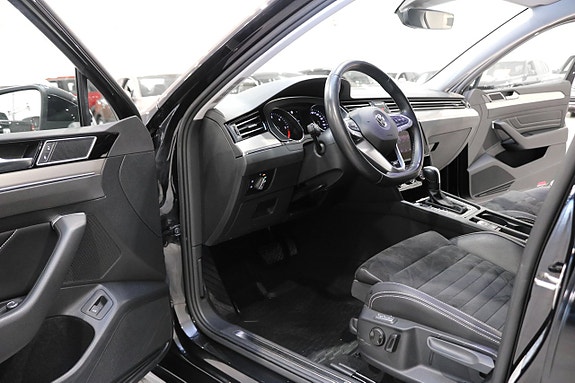 Volkswagen Passat 10 of 27