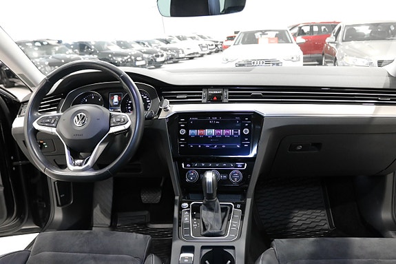 Volkswagen Passat 13 of 27