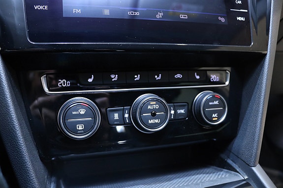 Volkswagen Passat 21 of 27