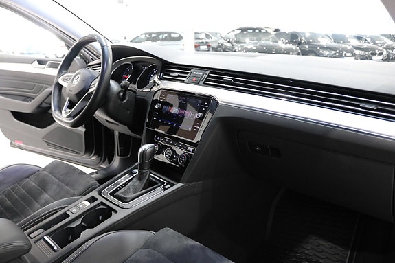 Volkswagen Passat 11 of 27