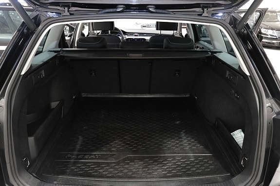 Volkswagen Passat 18 of 27