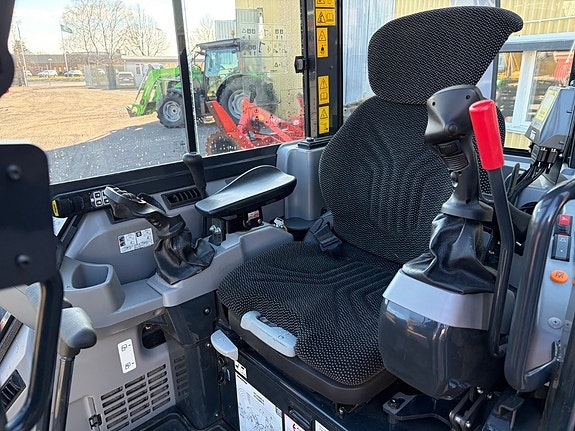 Komatsu PC55 MR-5E0 6 of 10