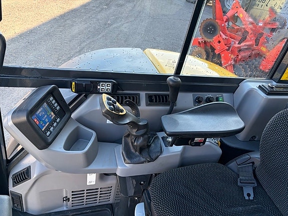 Komatsu PC55 MR-5E0 7 of 10