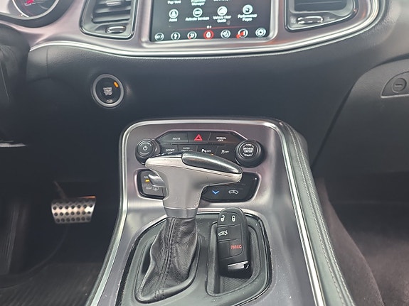 Dodge Challenger 8 of 15