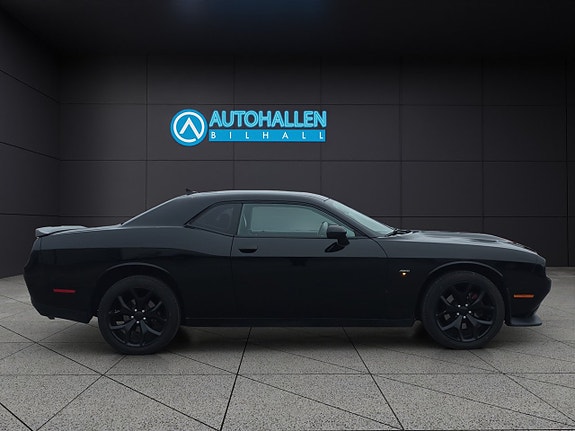 Dodge Challenger 11 of 15