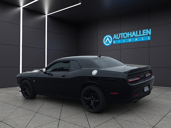Dodge Challenger 4 of 5