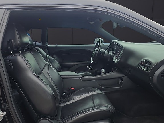 Dodge Challenger 6 of 15