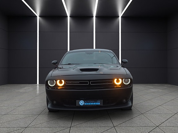 Dodge Challenger 2 of 5