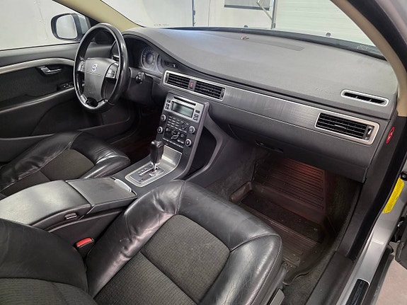 Volvo V70 6 of 8