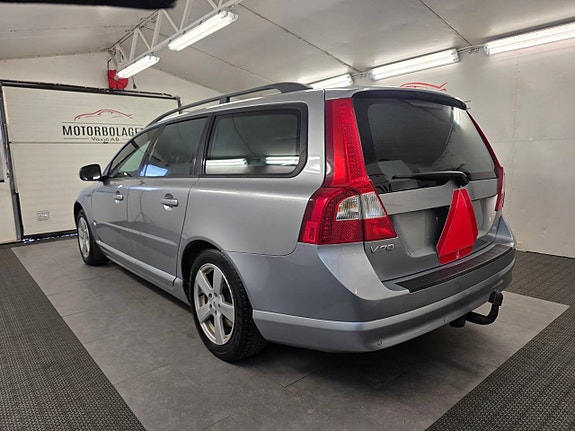 Volvo V70 2 of 5