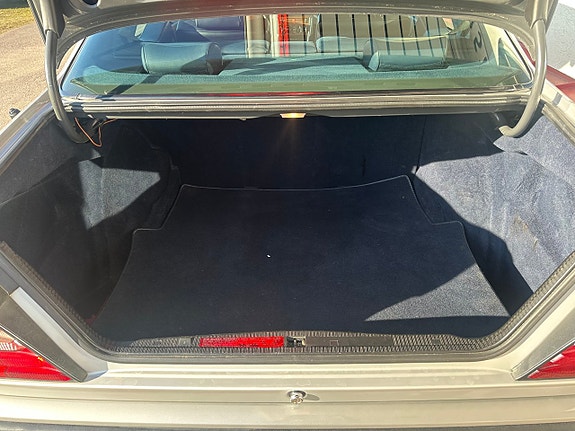 Mercedes-Benz 300 CE 9 of 17