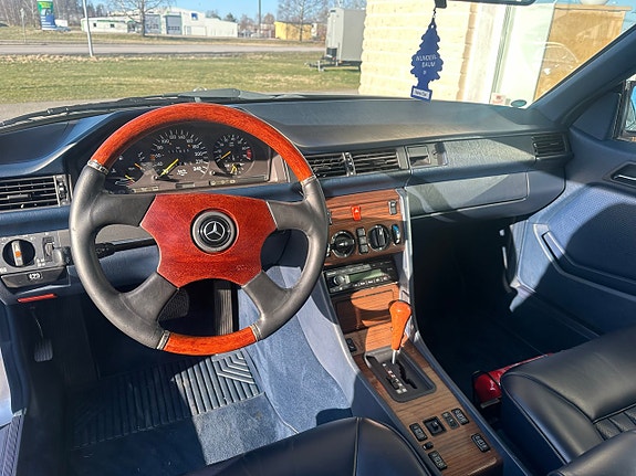 Mercedes-Benz 300 CE 5 of 5