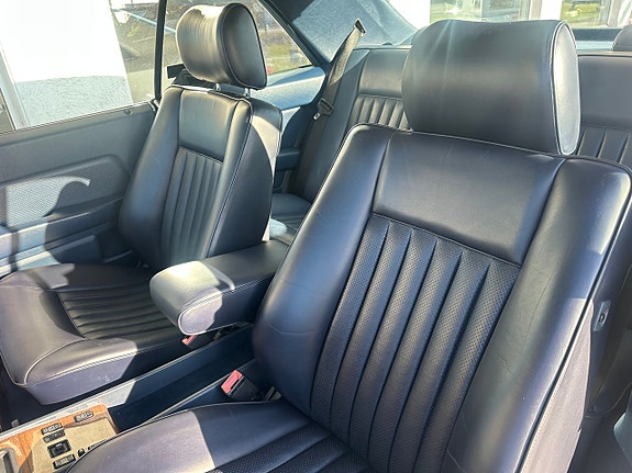Mercedes-Benz 300 CE 17 of 17