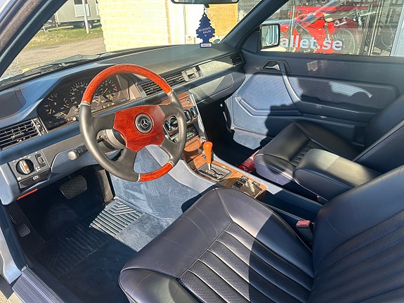 Mercedes-Benz 300 CE 4 of 5
