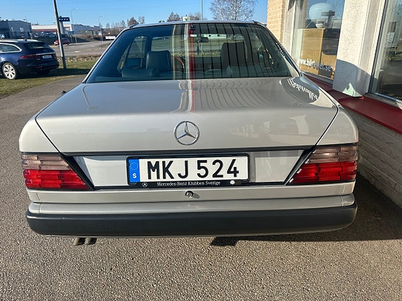Mercedes-Benz 300 CE 8 of 17