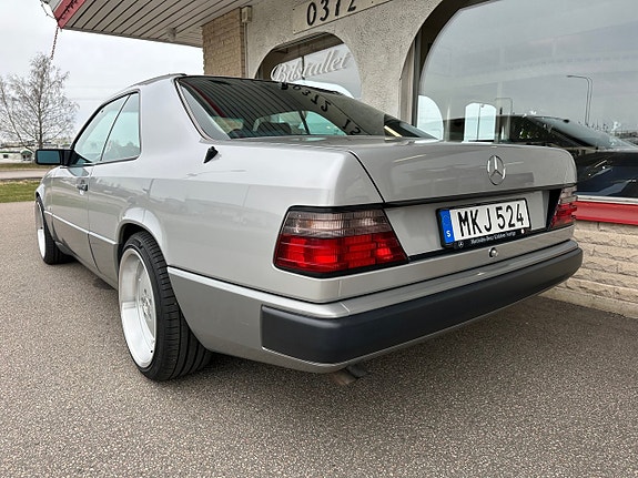 Mercedes-Benz 300 CE 3 of 5