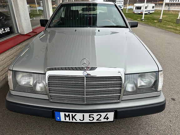 Mercedes-Benz 300 CE 7 of 17