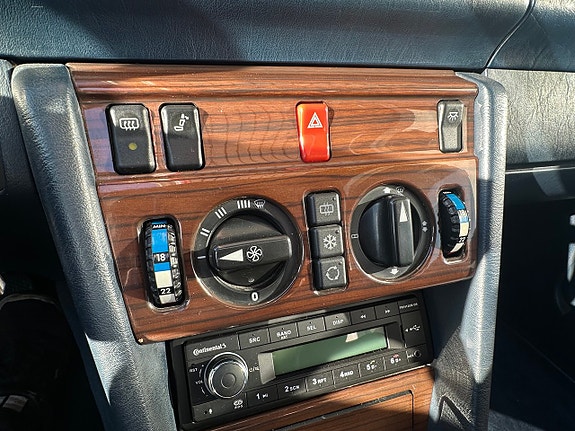 Mercedes-Benz 300 CE 16 of 17
