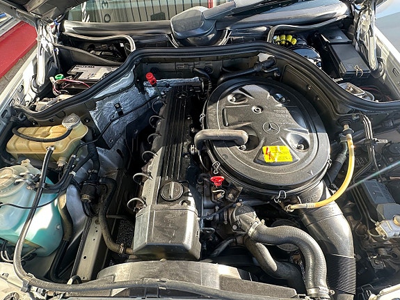 Mercedes-Benz 300 CE 14 of 17