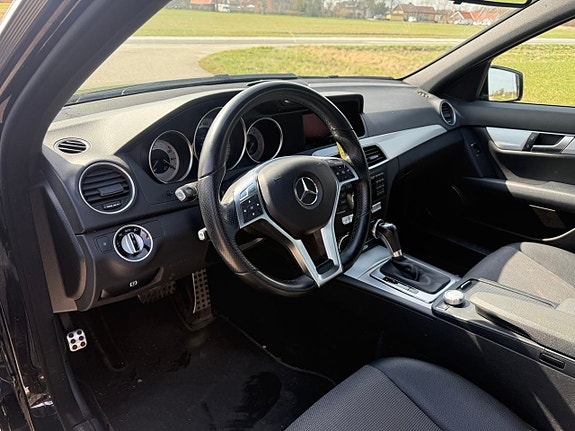 Mercedes-Benz C180 9 of 12
