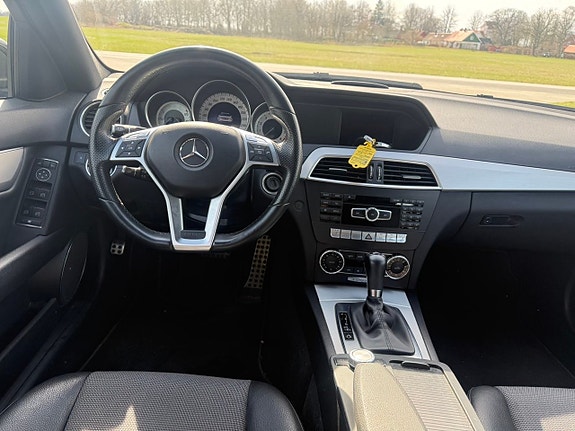 Mercedes-Benz C180 11 of 12