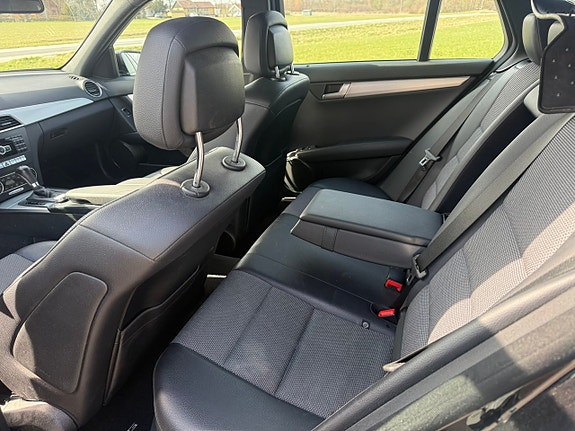 Mercedes-Benz C180 12 of 12
