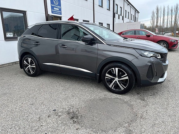 Peugeot 3008 2 of 5