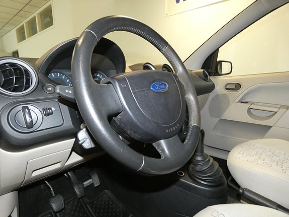 Ford Fiesta 8 of 13