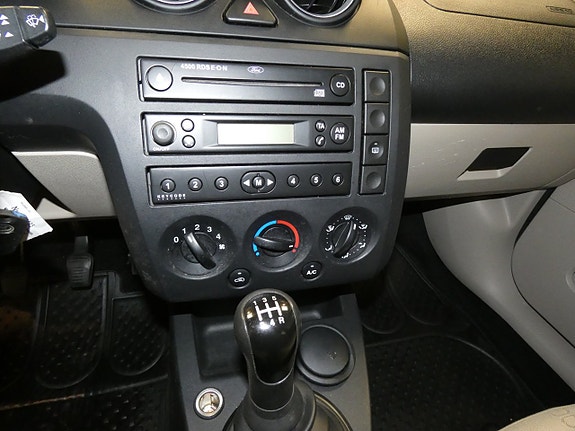 Ford Fiesta 10 of 13