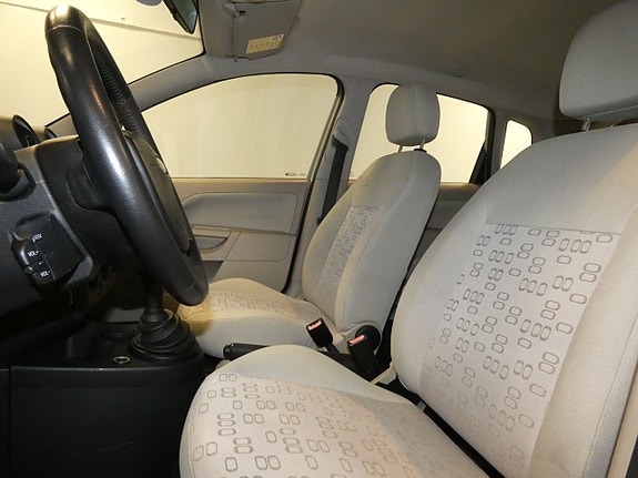 Ford Fiesta 4 of 5