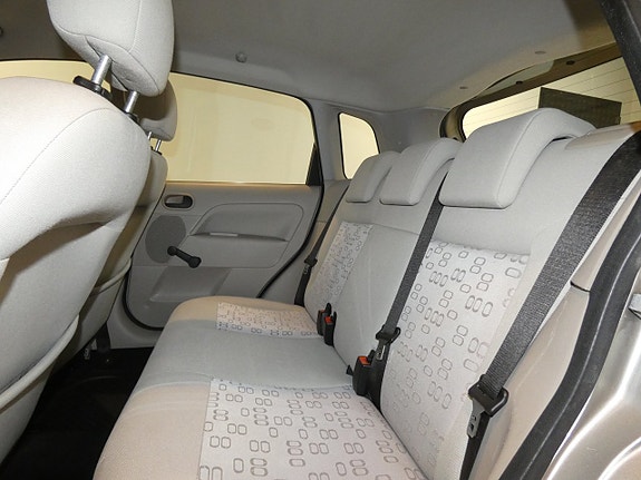 Ford Fiesta 7 of 13