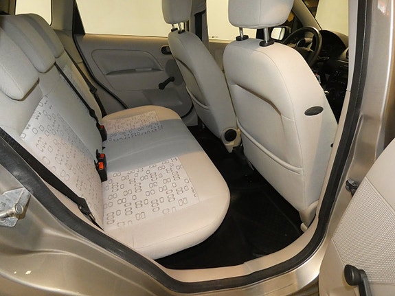 Ford Fiesta 6 of 13