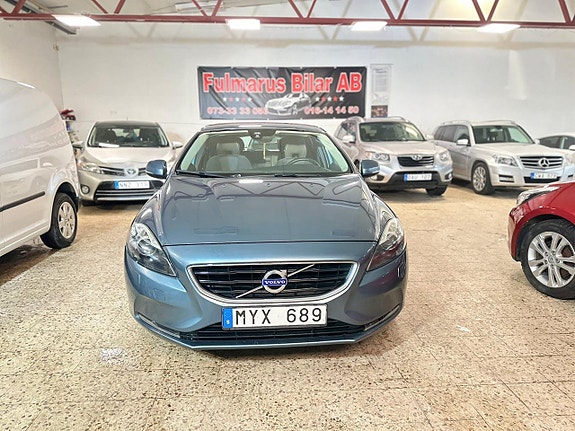 Volvo V40 3 of 5