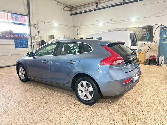 Volvo V40 4 of 5