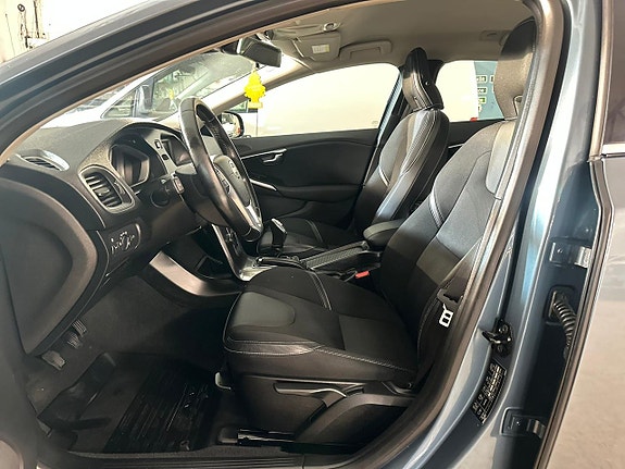 Volvo V40 6 of 12