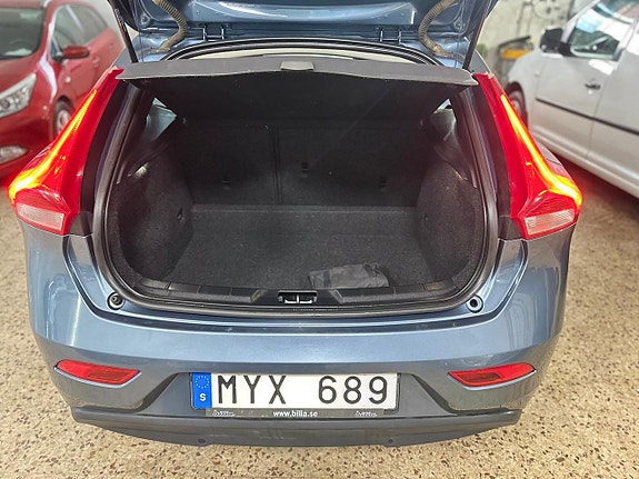 Volvo V40 11 of 12