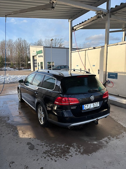 Volkswagen Passat Alltrack 4 of 5