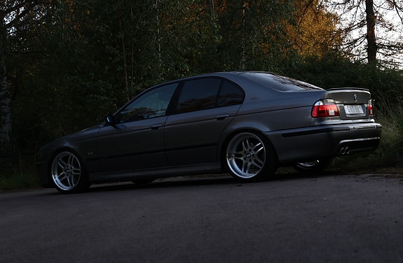 BMW 530i 3 of 5