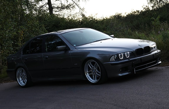 BMW 530i 2 of 5