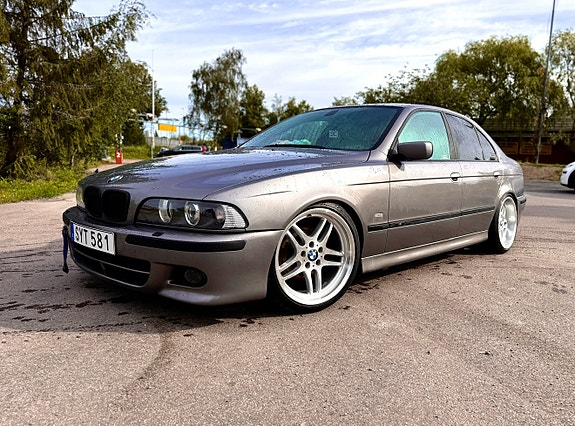 BMW 530i 4 of 5