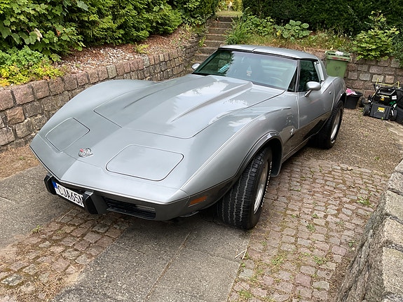 Chevrolet Corvette 3 of 5