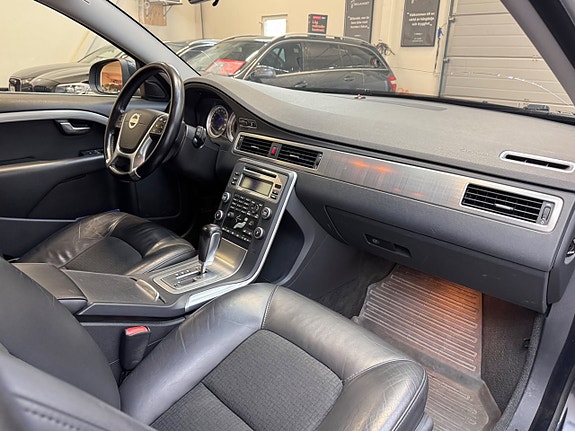 Volvo V70 10 of 23