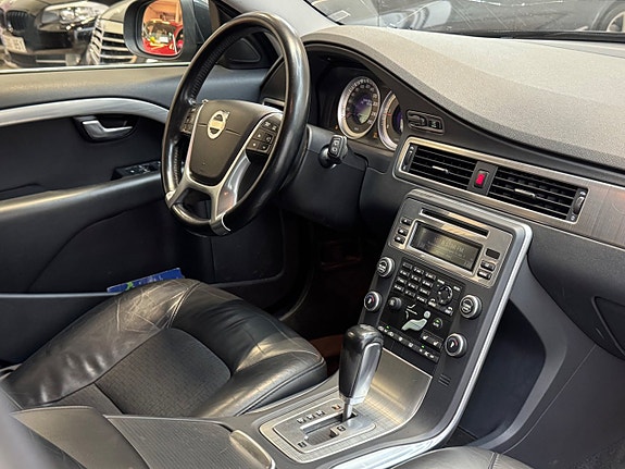 Volvo V70 17 of 23