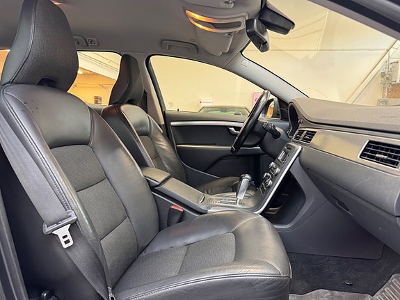 Volvo V70 11 of 23