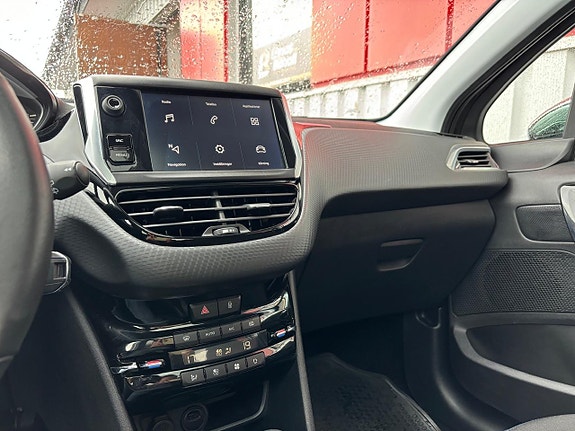 Peugeot 208 13 of 24