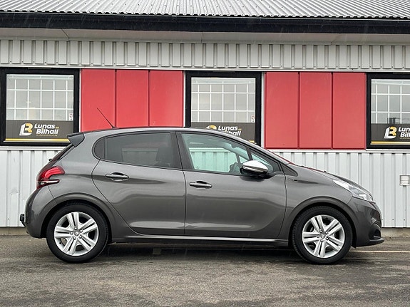 Peugeot 208 3 of 24