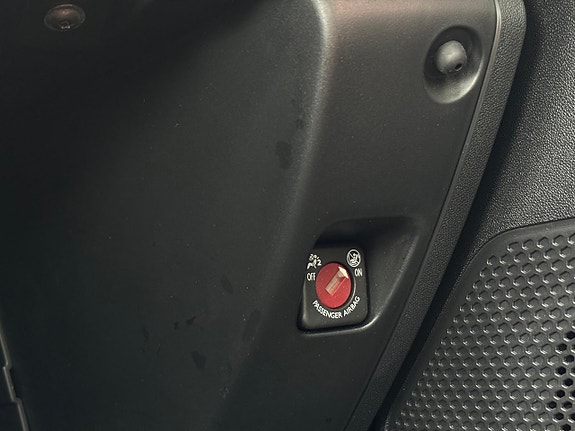 Peugeot 208 22 of 24
