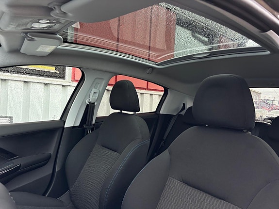 Peugeot 208 16 of 24