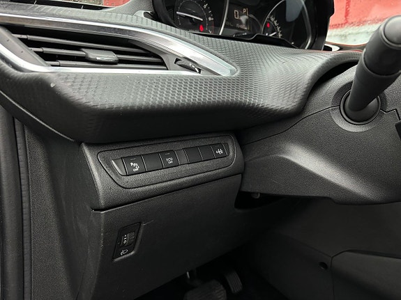 Peugeot 208 18 of 24